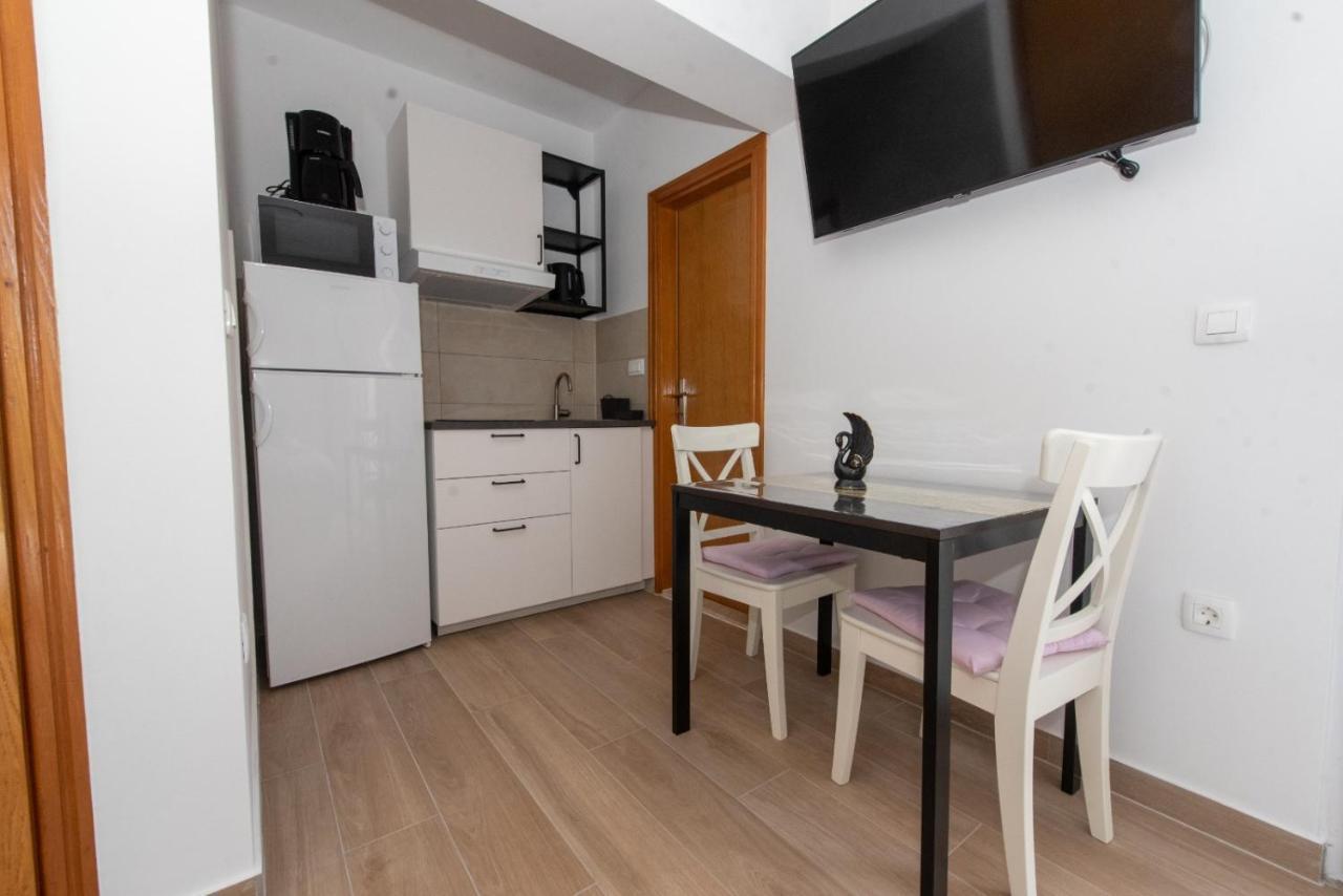 Charming Apartments Duce Omiš Esterno foto